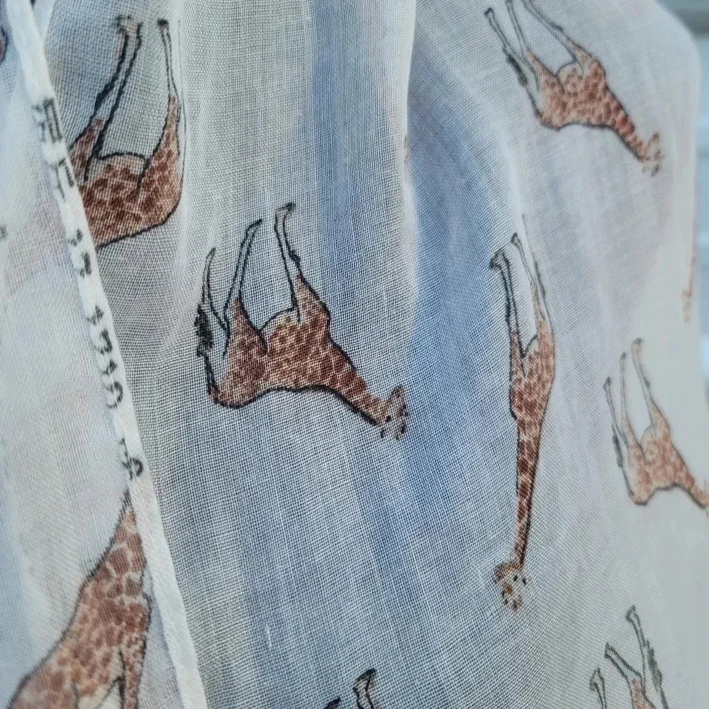 Pashmina Thin Knit Scarf Giraffe Print Brown Beige Lighweight Polyester 72